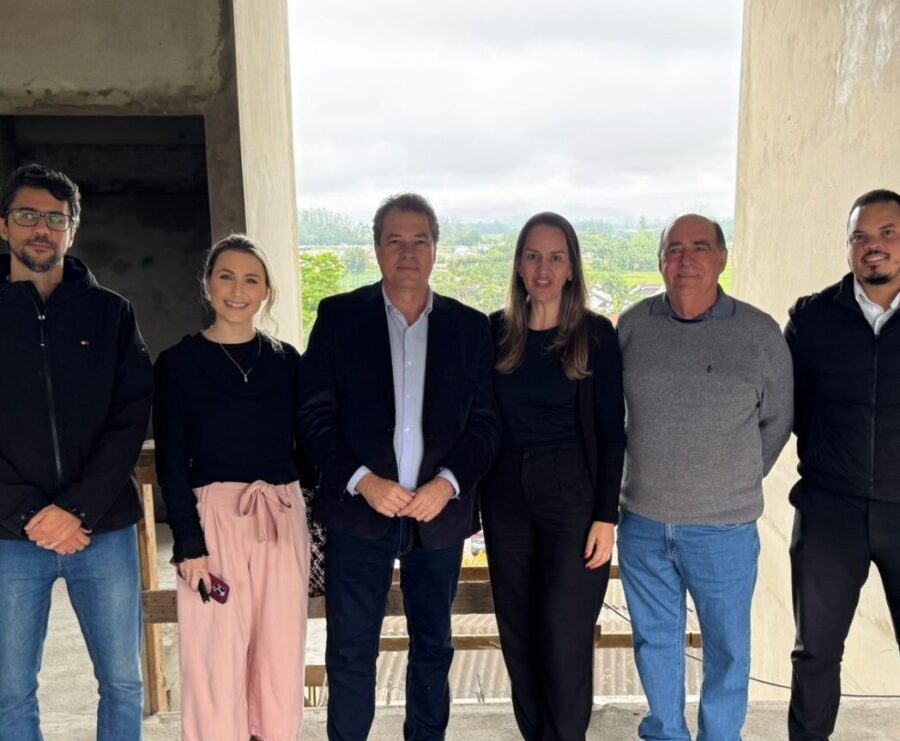 Deputado Minotto acompanha obras de ampliação do Hospital São Judas Tadeu, de Meleiro.