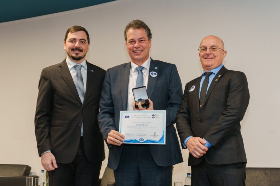Minotto é homenageado no Jubileu de Diamante da Profissão de Administração promovido pelo CRA-SC.