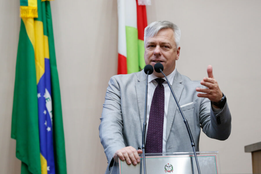 Fabiano diz que direita está tendo novamente que “engolir” candidato carioca ao Senado