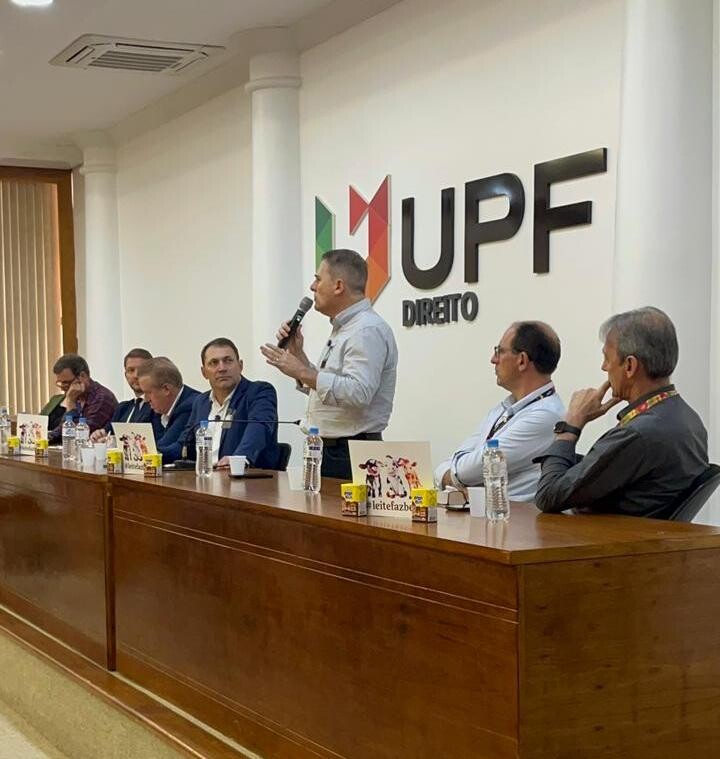 Em Passo Fundo, Altair Silva debate a proibição da reconstituição do leite em pó
