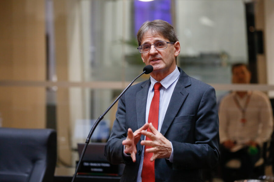 Deputado Neodi Saretta.