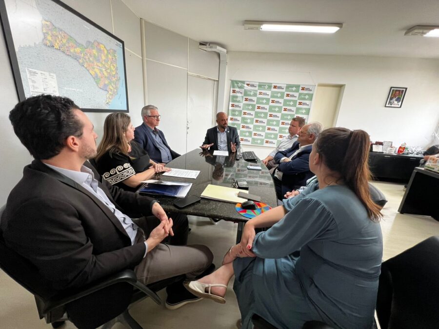 Reunião na Capital abre caminho para ampliar o atendimento em saúde mental na região da Amvali