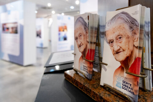 Exposição retrata trajetória da Serte em favor de idosos e crianças no norte da Ilha