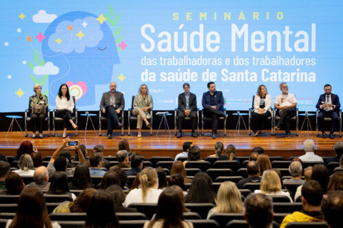 Adoecimento mental atinge até 40% dos profissionais da saúde, aponta seminário na Alesc