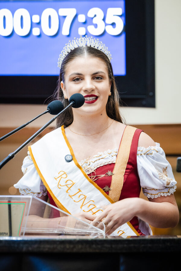 - Milena Vitoria batisti - rainha do 112º Kerb de Piratuba.