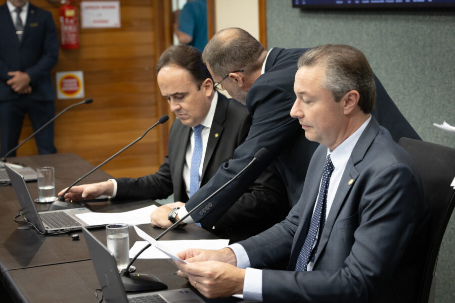- Deputado Carlos Humberto (PL)
 - Deputado Napoleão Bernardes (PSD)