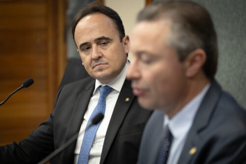 - Deputado Carlos Humberto (PL)
 - Deputado Napoleão Bernardes (PSD)