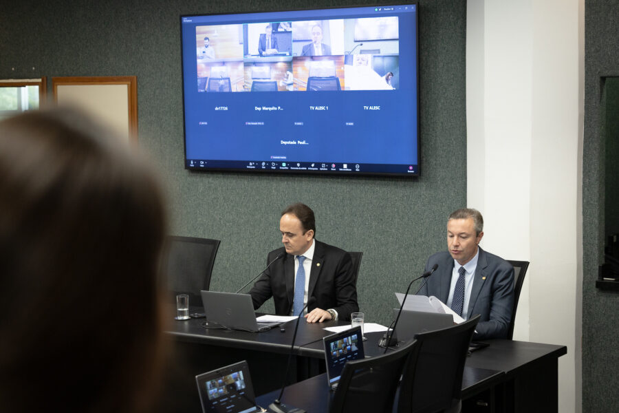 - Deputado Carlos Humberto (PL)
 - Deputado Napoleão Bernardes (PSD)