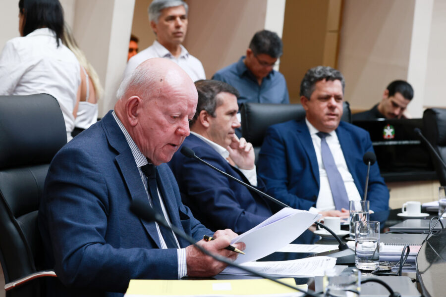Finanças aprova projetos de alcance social e adia deliberação do orçamento