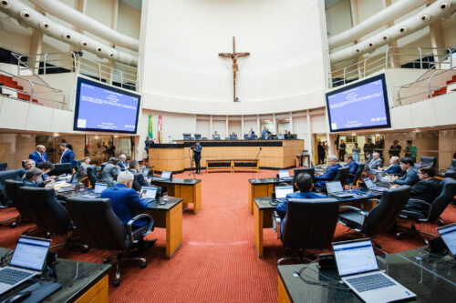 Plenário aprova projeto que isenta a cobrança de licenciamento de veículos