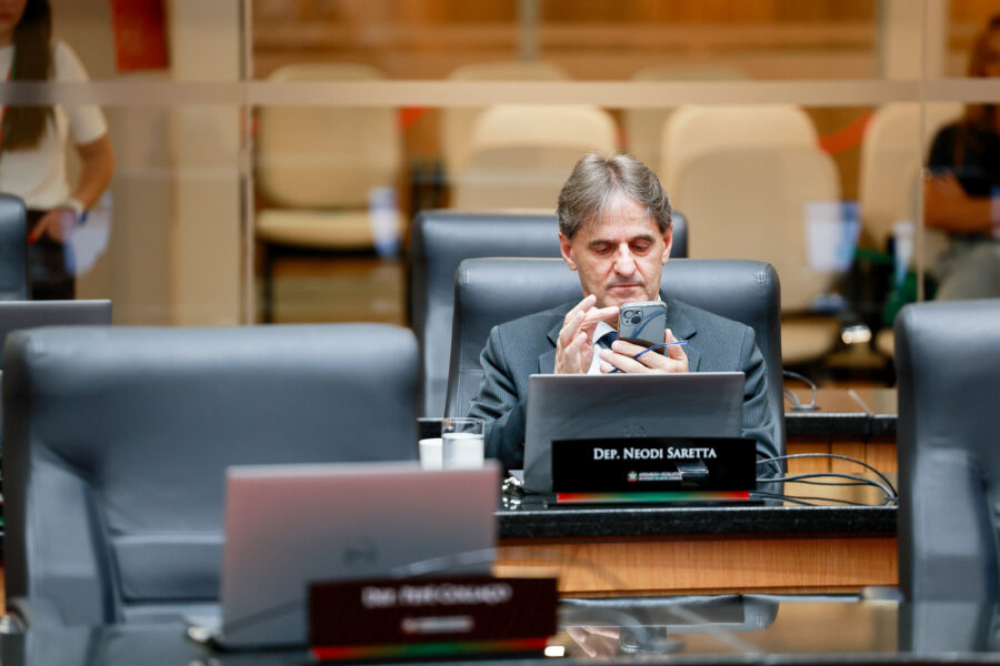 - Deputado Neodi Saretta (PT)