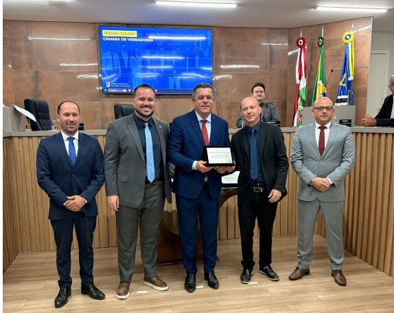 Câmara de Vereadores homenageou deputado pelos serviços prestados FOTO: Divulgação