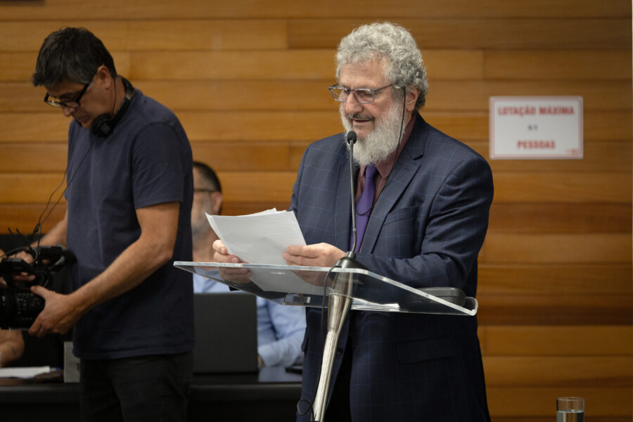 Deputado Padre Pedro é um dos autores da ação popular que contesta o decreto municipal que proíbe a distribuição solidária de alimentos a pessoas em s