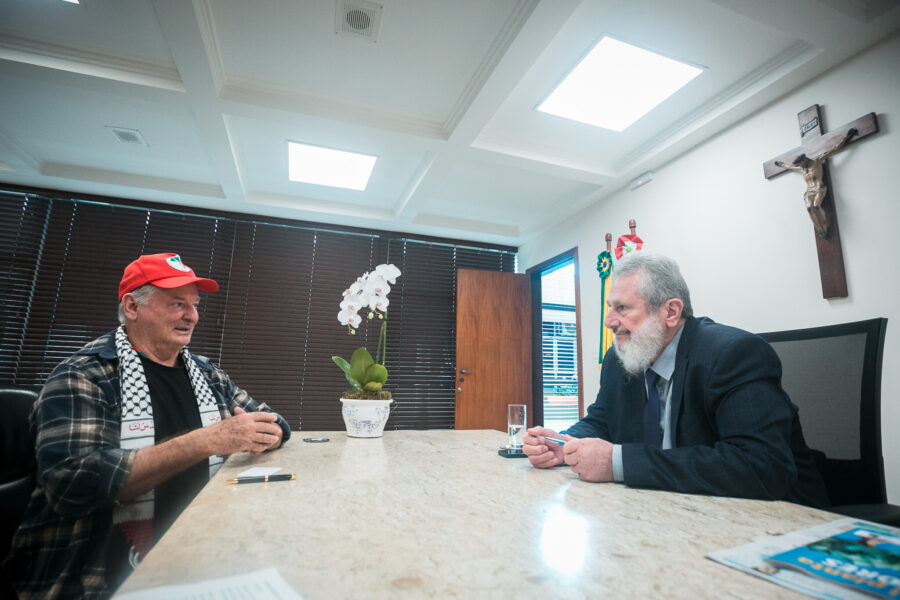 Vilson Santin, da coordenação do MST em Santa Catarina, e o deputado Padre Pedro