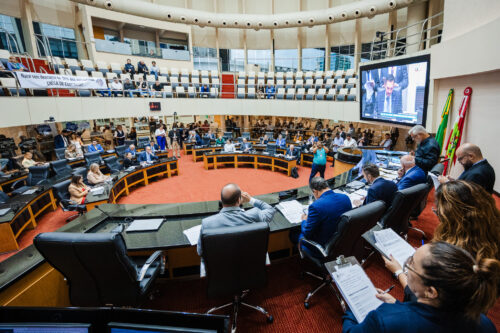 Comissões encaminham para o Plenário projetos sobre gratificações e gestão de imóveis