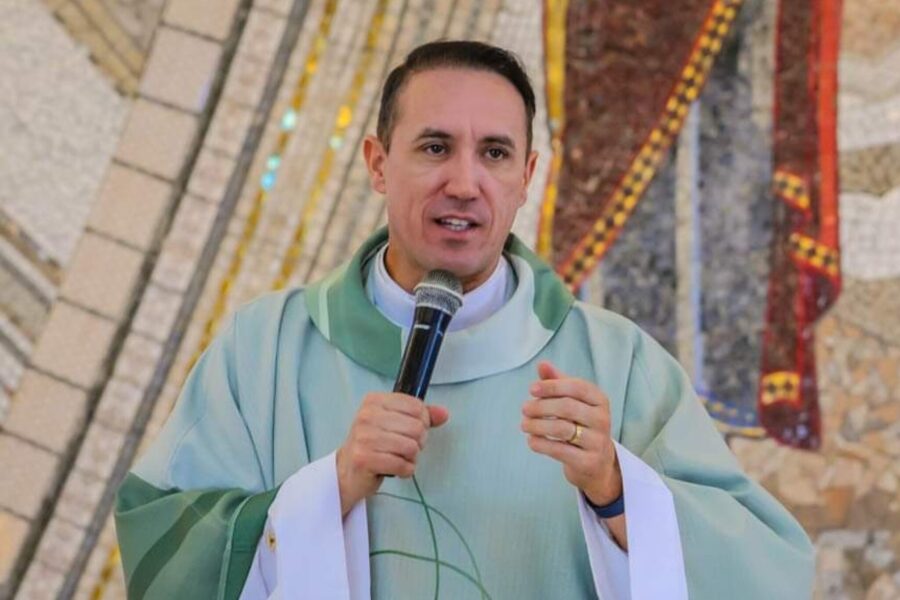 Padre Antônio Vander.