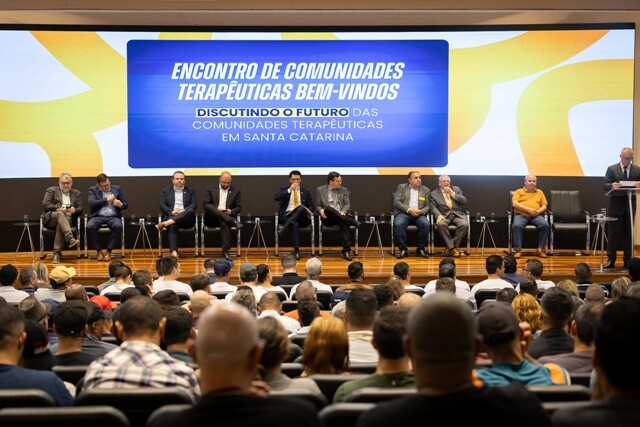 Com 300 participantes, evento pede novo edital para comunidades terapêuticas.