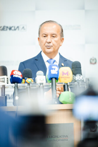 - Jorginho Mello - Governador de Santa Catarina