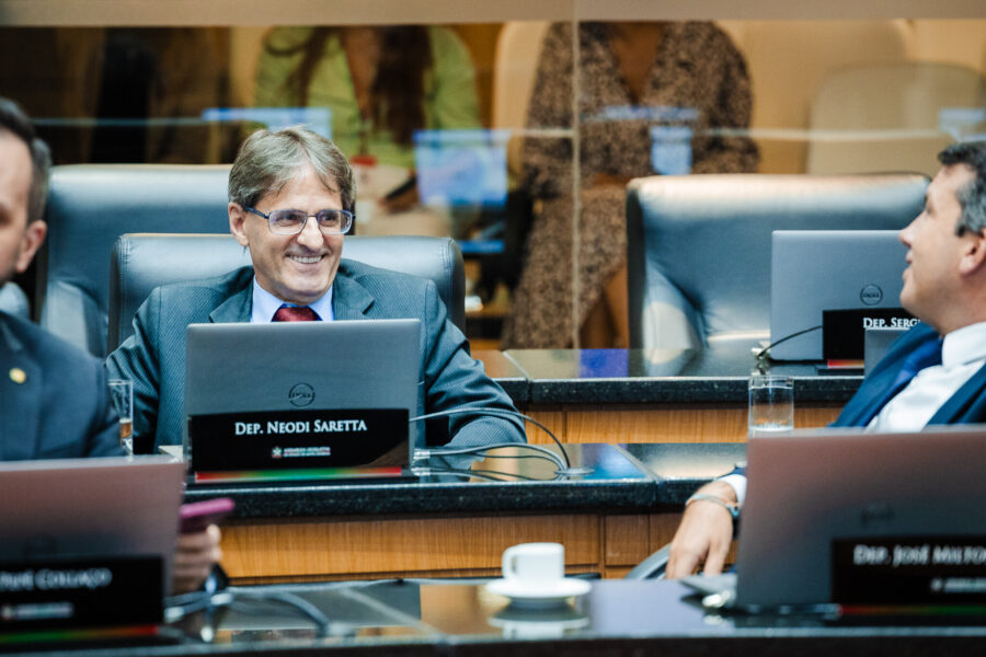 - Deputado Neodi Saretta (PT)
