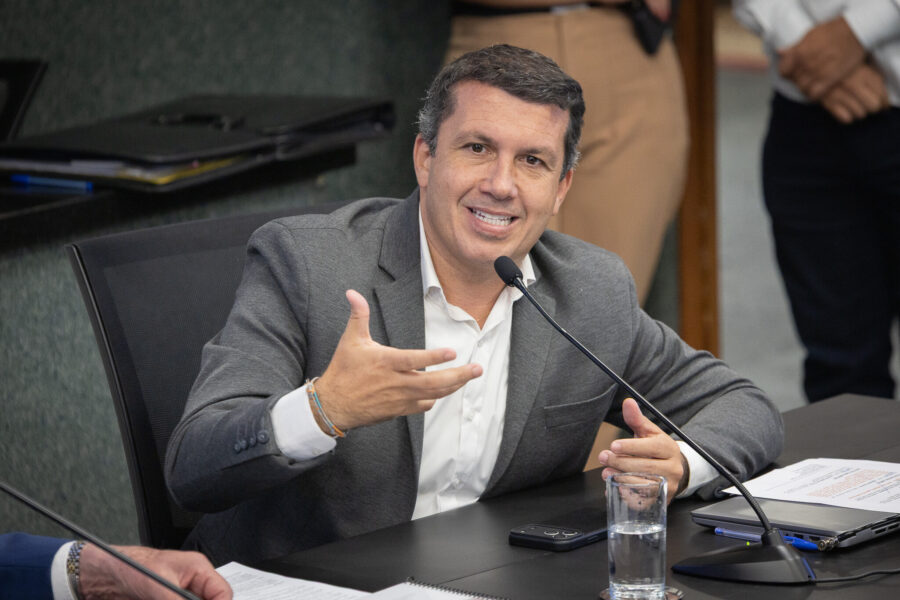 - Camilo Martins (PODEMOS)