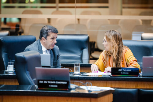 - Deputado Camilo Martins (Podemos) 	 - Deputada Paulinha (Podemos) 	

Bruno Collaço / Agência AL