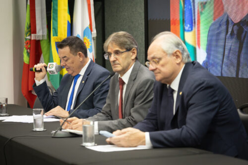 - Deputado Mauricio Peixer (PL)	- Deputado Neodi Saretta (PT) 	
 - Deputado Dr. Vicente Caropreso (PSDB)