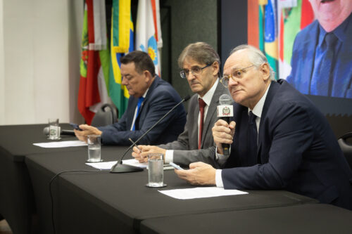 - Deputado Mauricio Peixer (PL)	- Deputado Neodi Saretta (PT) 	
 - Deputado Dr. Vicente Caropreso (PSDB)