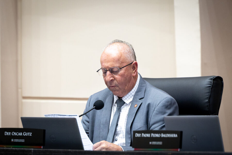 - Deputado Oscar Gutz (PL)