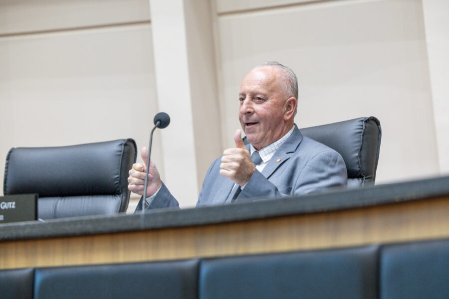 Deputado Oscar Gutz.