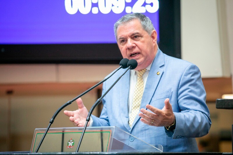 Mário Motta denuncia irregularidades em contratos de dedetização de escolas estaduais