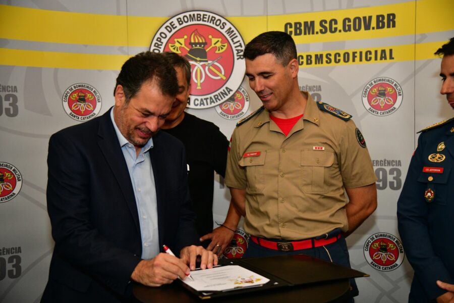 Deputado Minotto participa da ativação da 5ª Região Bombeiro Militar em Criciúma.