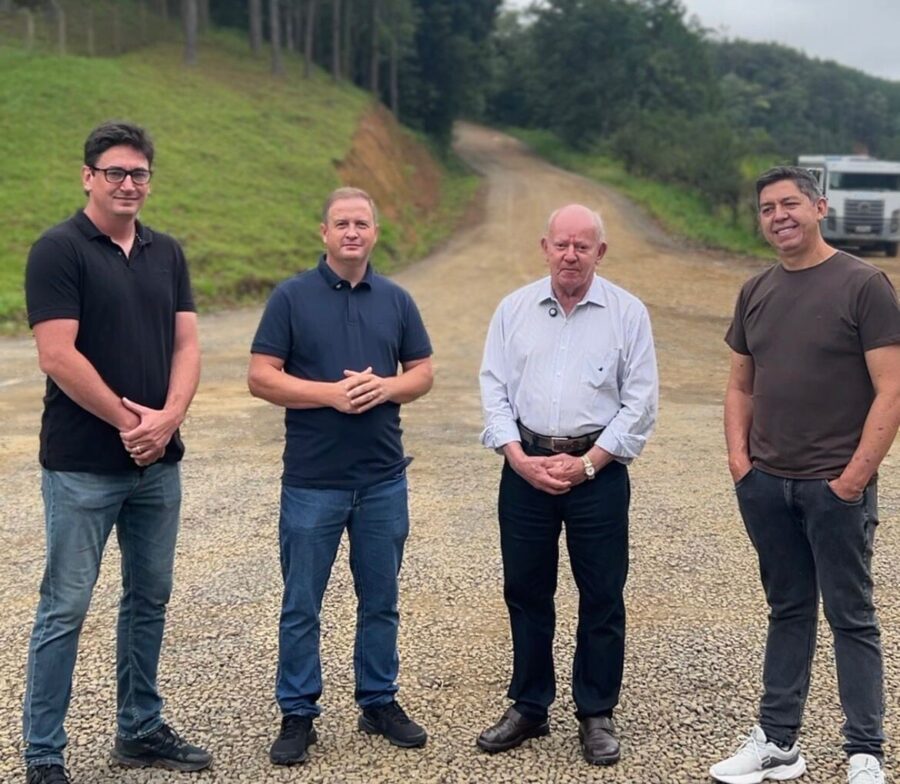 Marcos Vieira confirma investimentos para pavimentação em Rio do Campo