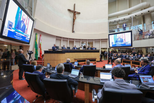 Governador aponta avanços do Estado na abertura do ano legislativo