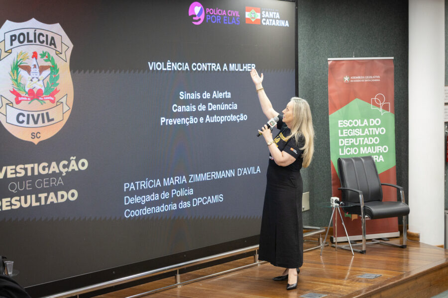 Delegada Patrícia Zimmermann, coordenadora das DPCAMIs