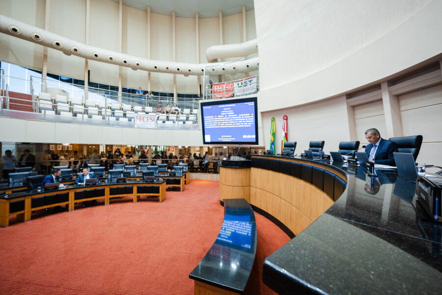 Plenário da Alesc, durante a votação dos projetos, na tarde desta terça (17)