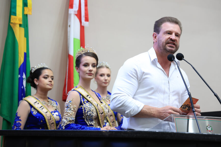 O prefeito de Ituporanga e a realeza da Festa da Cebola ocuparam a tribuna da Alesc nesta quarta (18)