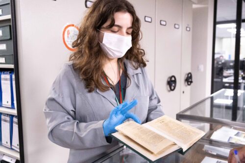 Centro de Memória expõe documentos históricos de Florianópolis e presença feminina no Parlamento