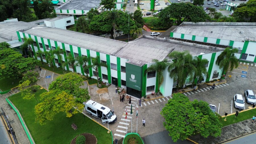Marcos da Rosa entrega van para abrigo em Jaraguá do Sul