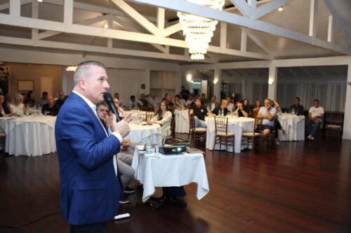 Altair Silva apresenta ações do mandato para associados da Acic de Concórdia