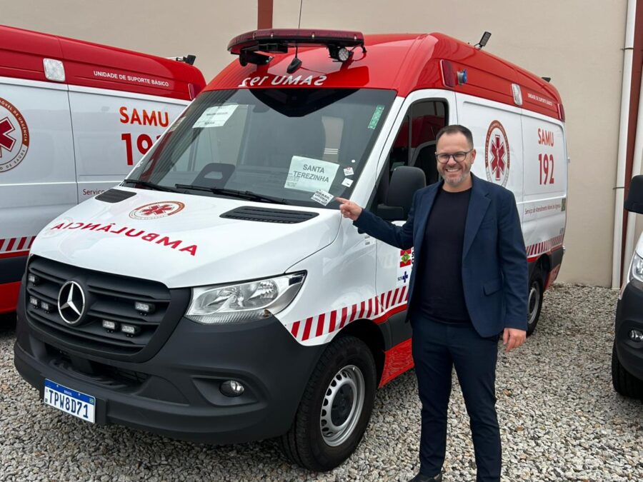 Entrega de ambulâncias do Samu reforça atendimento em Santa Terezinha e Imbuia com apoio de Oscar Gutz