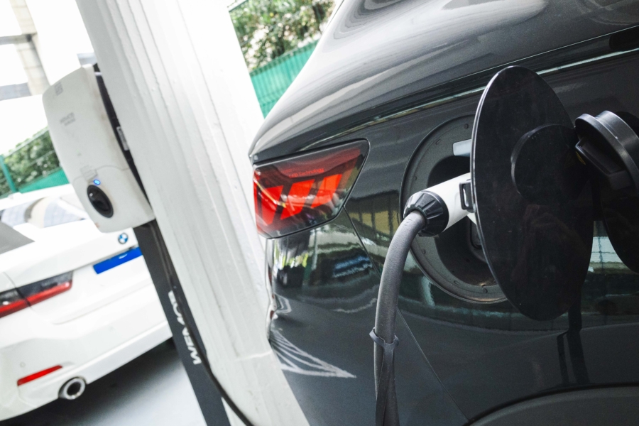 Recarga de carros elétricos, educação e esporte marcam votação da CCJ na Alesc