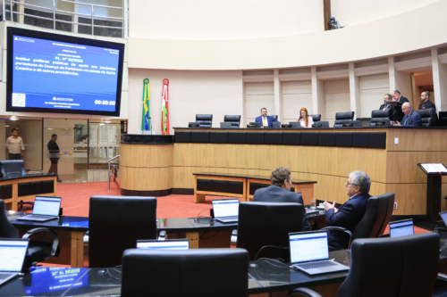 Projeto sobre benefícios a pessoas com Parkinson segue para análise do governador