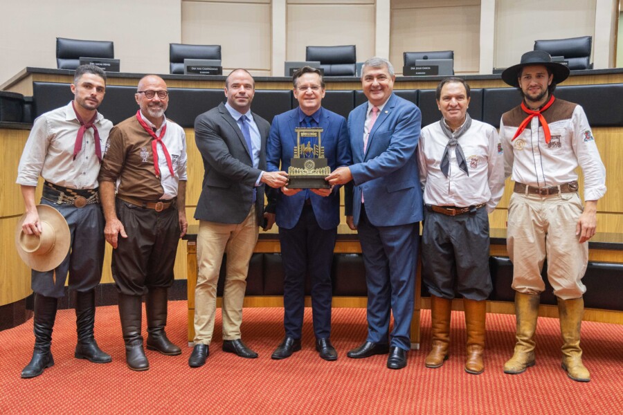 Apresentação da 53ª edição do Rodeio Nacional do CTG Os Praianos.