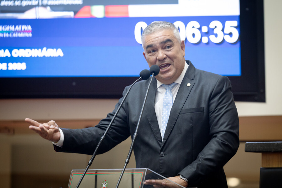 Deputado Sargento Lima.