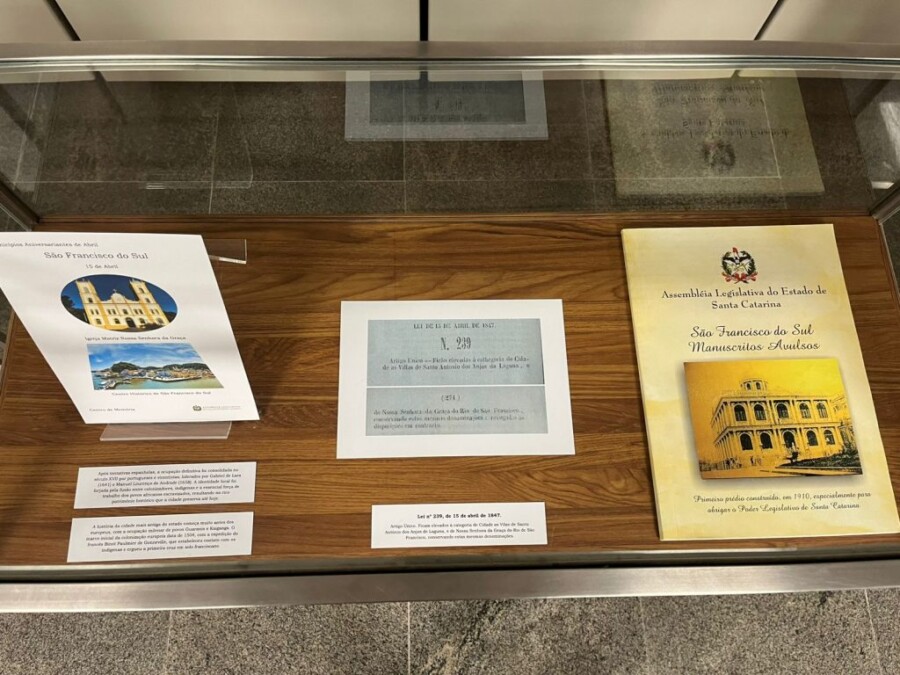 Centro de Memória da Alesc guarda lei que emancipou São Francisco do Sul, em 1847.