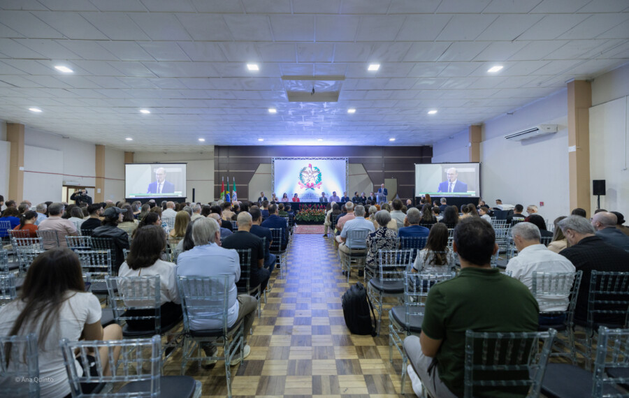 Sessão solene foi realizada na noite desta sexta-feira (17), em Sombrio