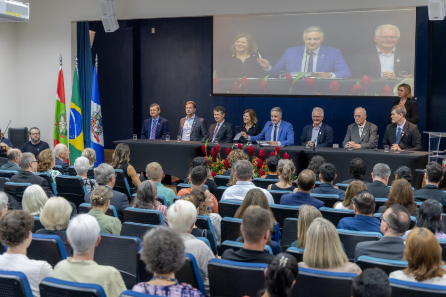 Sessão solene em homenagem ao grupo foi realizada na noite desta sexta (24), em Joinville