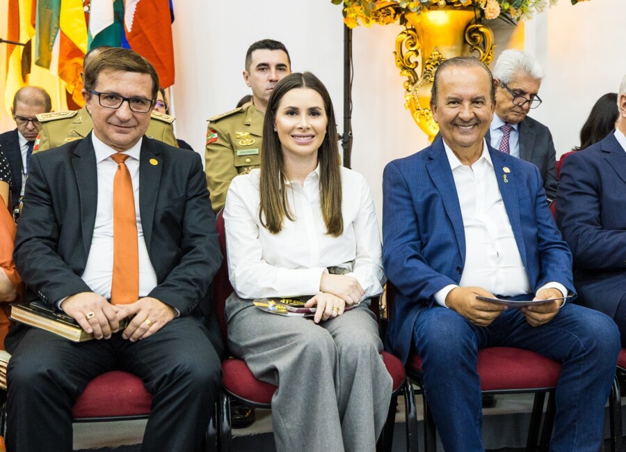 Junior Cardoso e governador Jorginho Mello participam da abertura do Congresso dos Gideões  