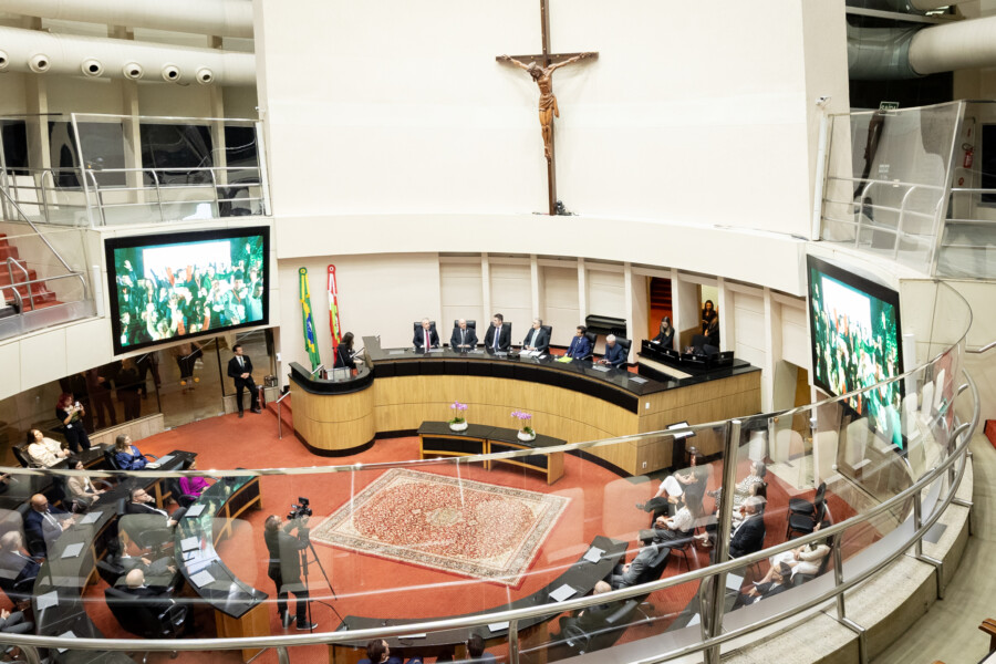 Solenidade foi realizada na noite desta terça-feira (28) e reuniu diretores, ex-dirigentes e colaboradores da associação