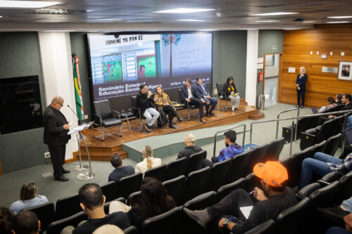 Seminário sobre o Currículo Escolar Indígena em Santa Catarina
